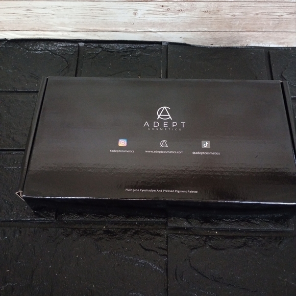 Adept Cosmetics Plain Jane Eyeshadow Palette 💯 authentic New In Box - Picture 7 of 9